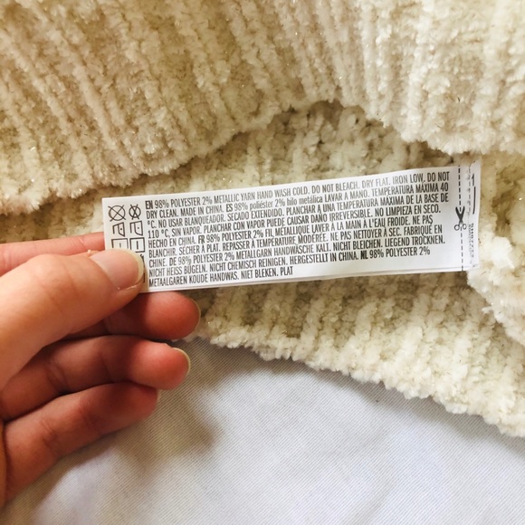 Forever 21 cream knitted V-neck sweater large - Picture 6 of 6